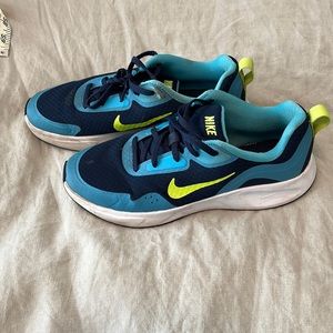 Nike Wear All Day big kid shoes size 6